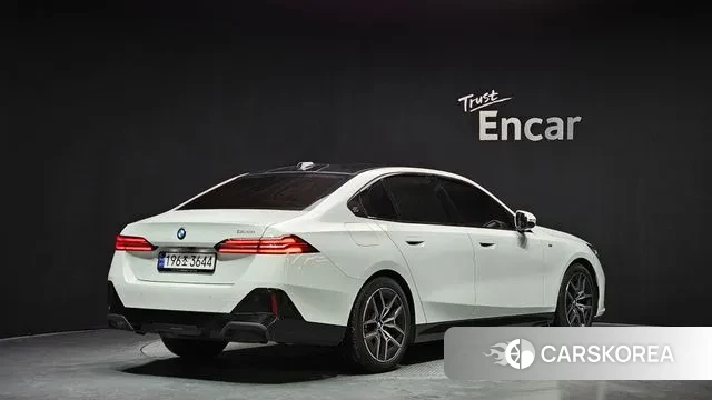 BMW 5 Series (G60) id 3538517 из Кореи 12