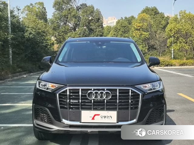 Audi Q7 2023 Черный из Китая, фото 2