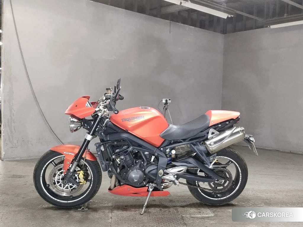 Проданный Triumph STREET TRIPLE R 2010 из Японии, фото 2