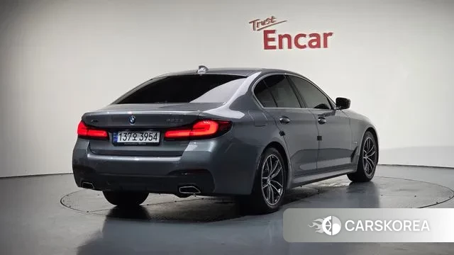 BMW 5 Series (G30) id 3195949 из Кореи 12