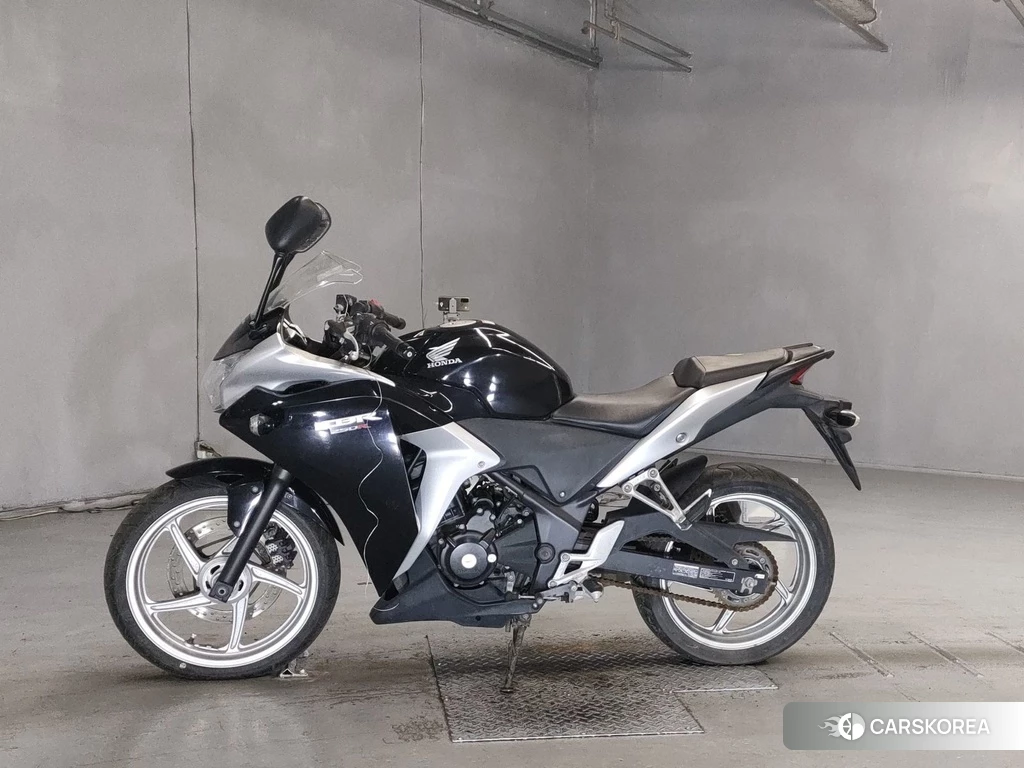 Проданный Honda CBR250R 2011 из Японии