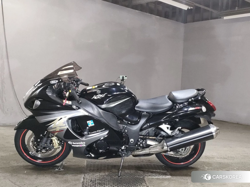 Проданный Suzuki GSX1300R HAYABUSA 2017 из Японии