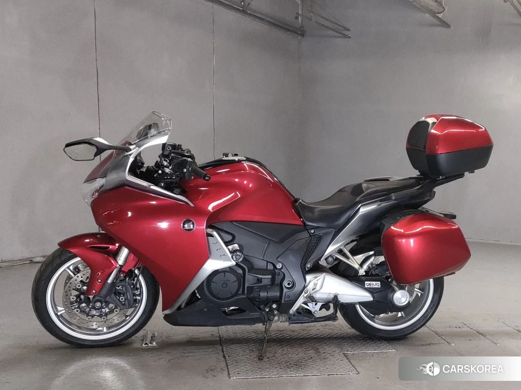 Проданный Honda VFR1200F DCT 2010 из Японии, фото 2