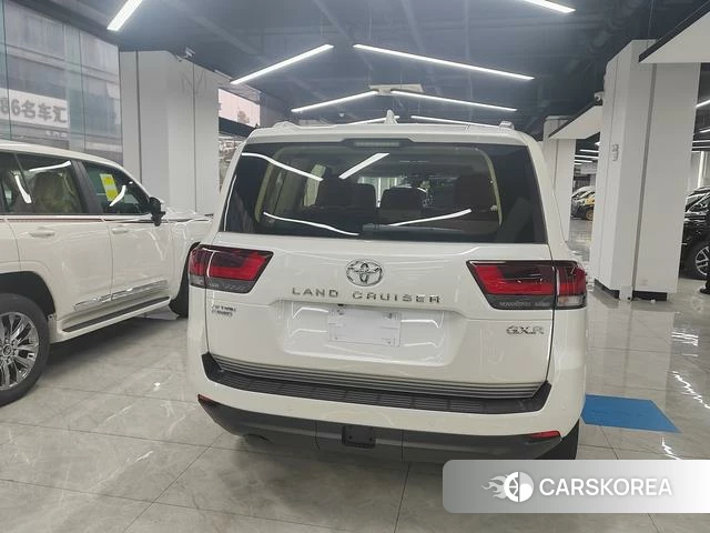 Toyota Land Cruiser (imported) 2025 Белый из Китая, фото 2