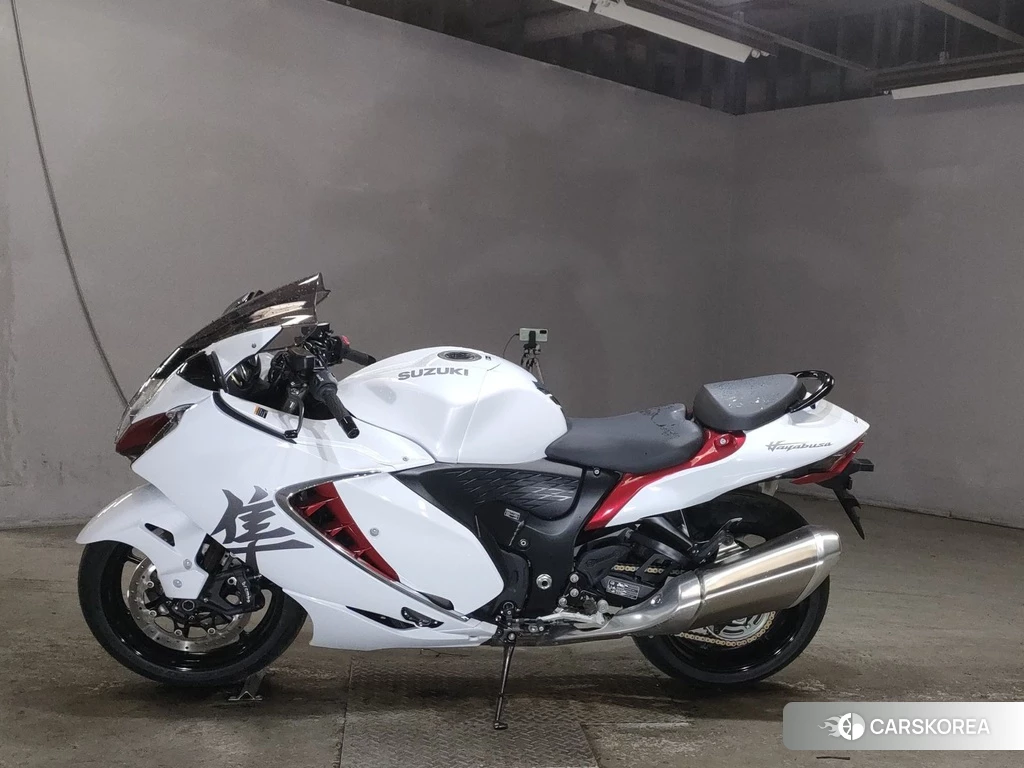 Проданный Suzuki GSX1300R HAYABUSA 2023 из Японии