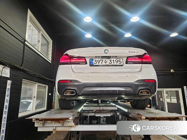 BMW 5 Series (G30) 2023 Белый из Кореи, фото 2