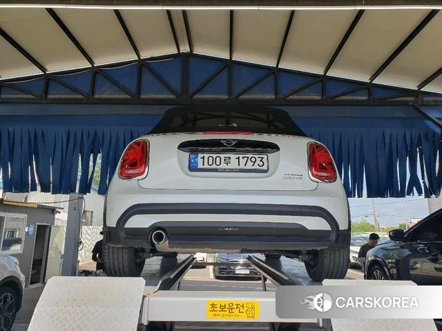 Mini Cooper Convertible 2024 Белый из Кореи, фото 2