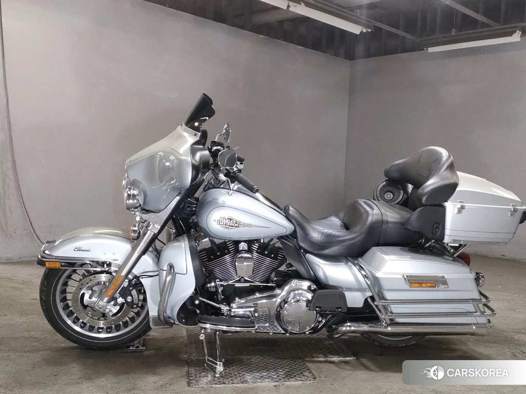 Проданный Harley-Davidson Electra Glide FLHTC1580 2011 из Японии