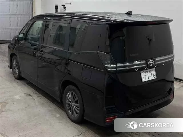 Toyota Voxy 2022 из Японии, фото 2