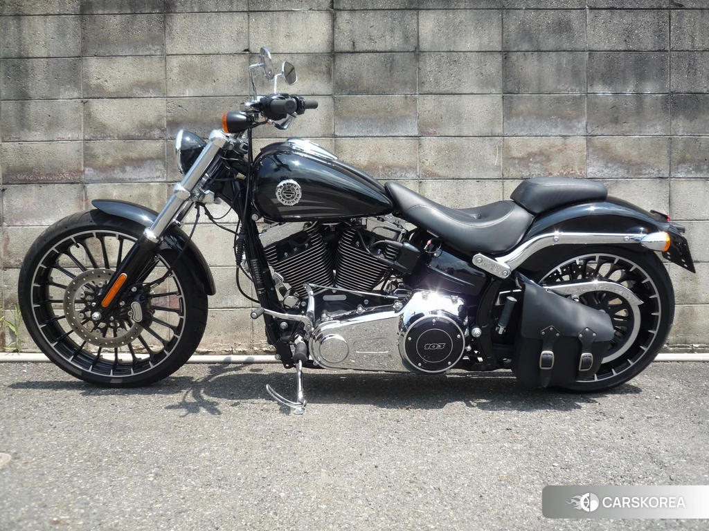 Проданный Harley-Davidson Softail Breakout FXSB 2017 из Японии, фото 2