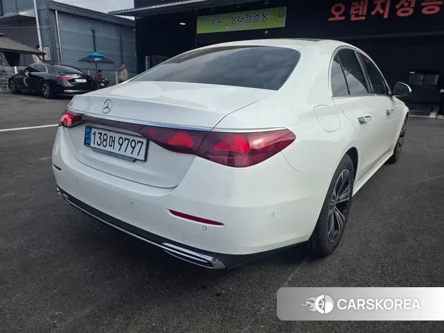 Mercedes-Benz E-Class W214 2024 Белый из Кореи, фото 2