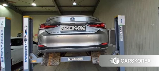 Lexus ES300h 7th generation 2018 Серебристо-серый из Кореи, фото 2