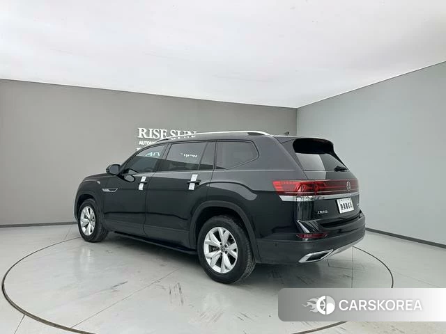 Volkswagen Tourang 2022 Черный из Китая, фото 2
