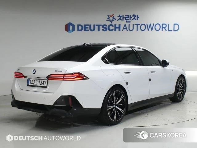 BMW 5 Series (G60) 2025 Белый из Кореи, фото 2