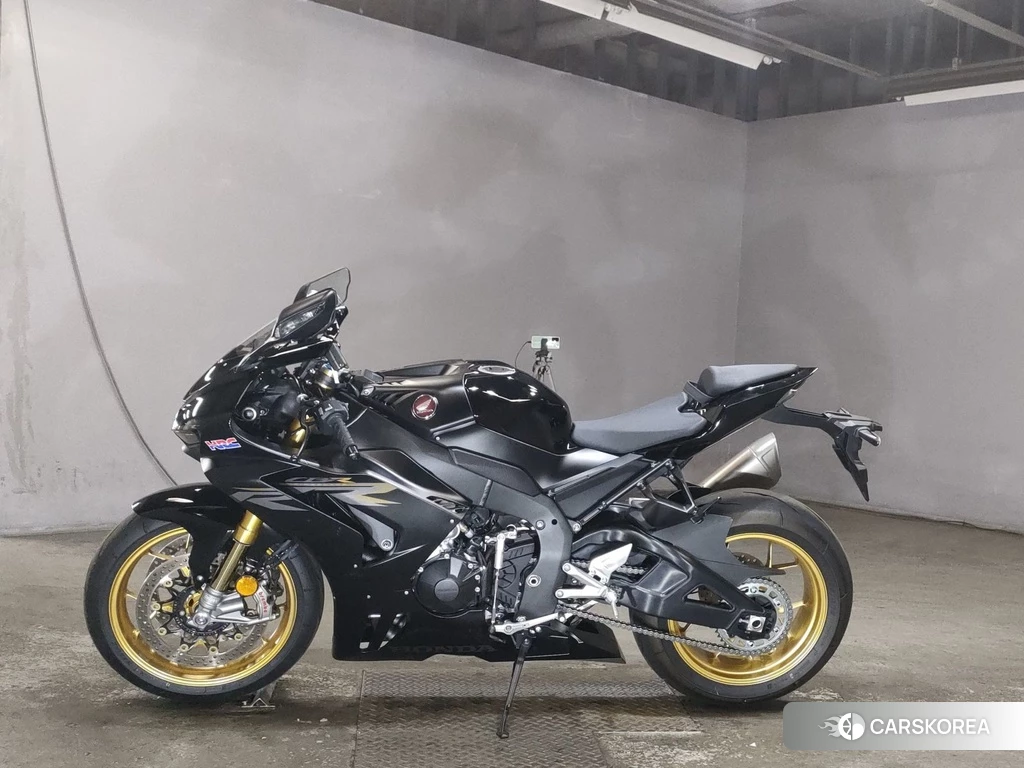 Проданный Honda CBR1000RR-R FIREBLADE SP 2023 из Японии, фото 2