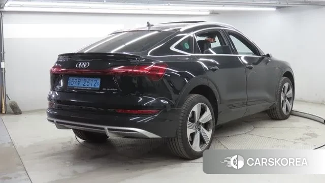 Audi e-Tron 2023 Черный из Кореи, фото 2