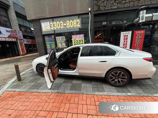 BMW 7 Series (G70) 2025 Белый из Кореи, фото 2