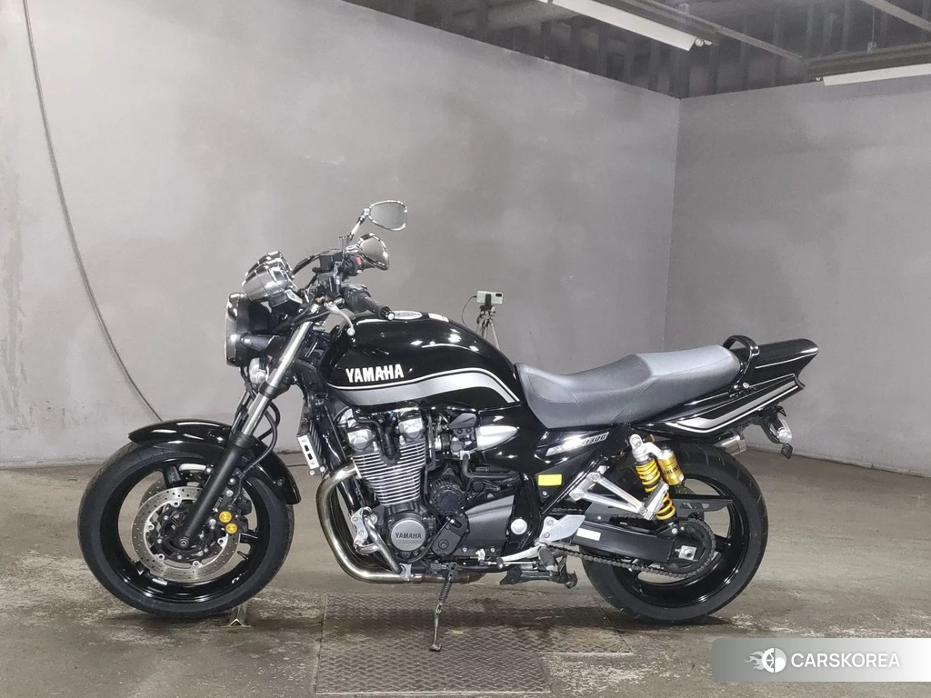 Проданный Yamaha XJR 1300 2011 из Японии