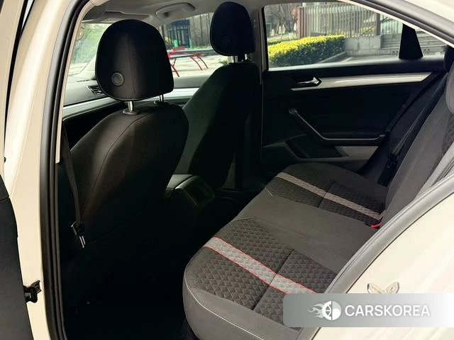 Volkswagen Lingdu 2021 Белый из Китая, фото 6