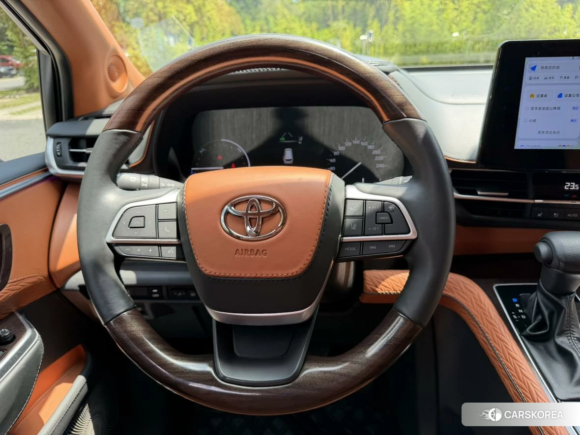 Toyota Saina 2023 Серебристо-серый из Китая, фото 6