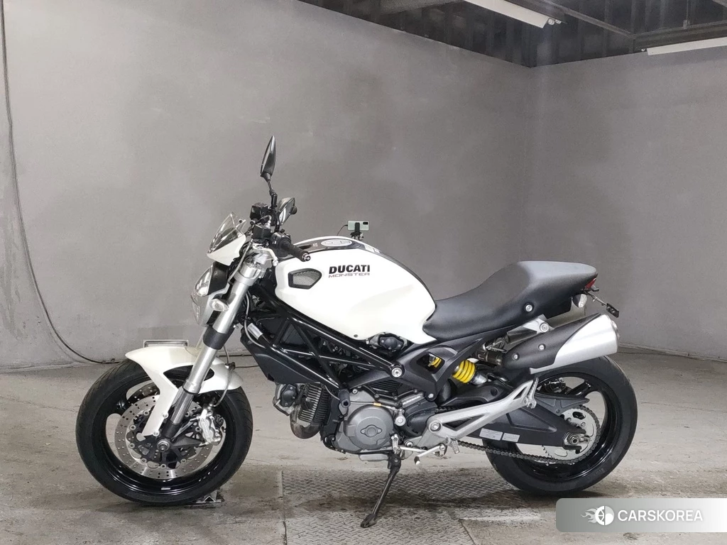 Проданный Ducati MONSTER 696 2010 из Японии, фото 2