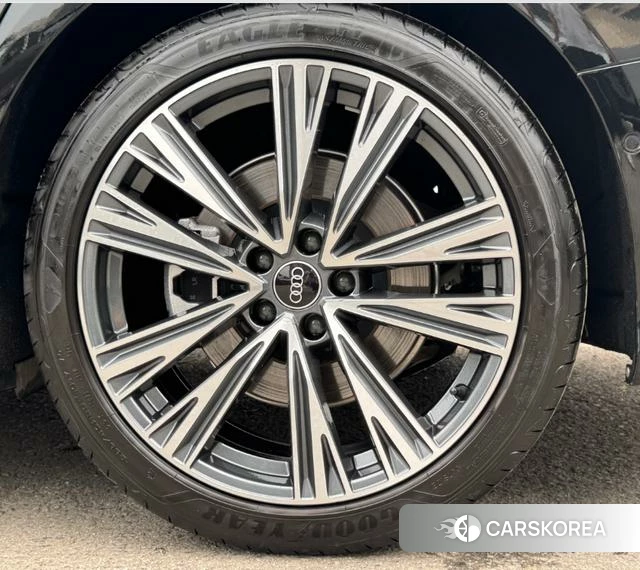 Audi A6L id 4307097 из Китая 12