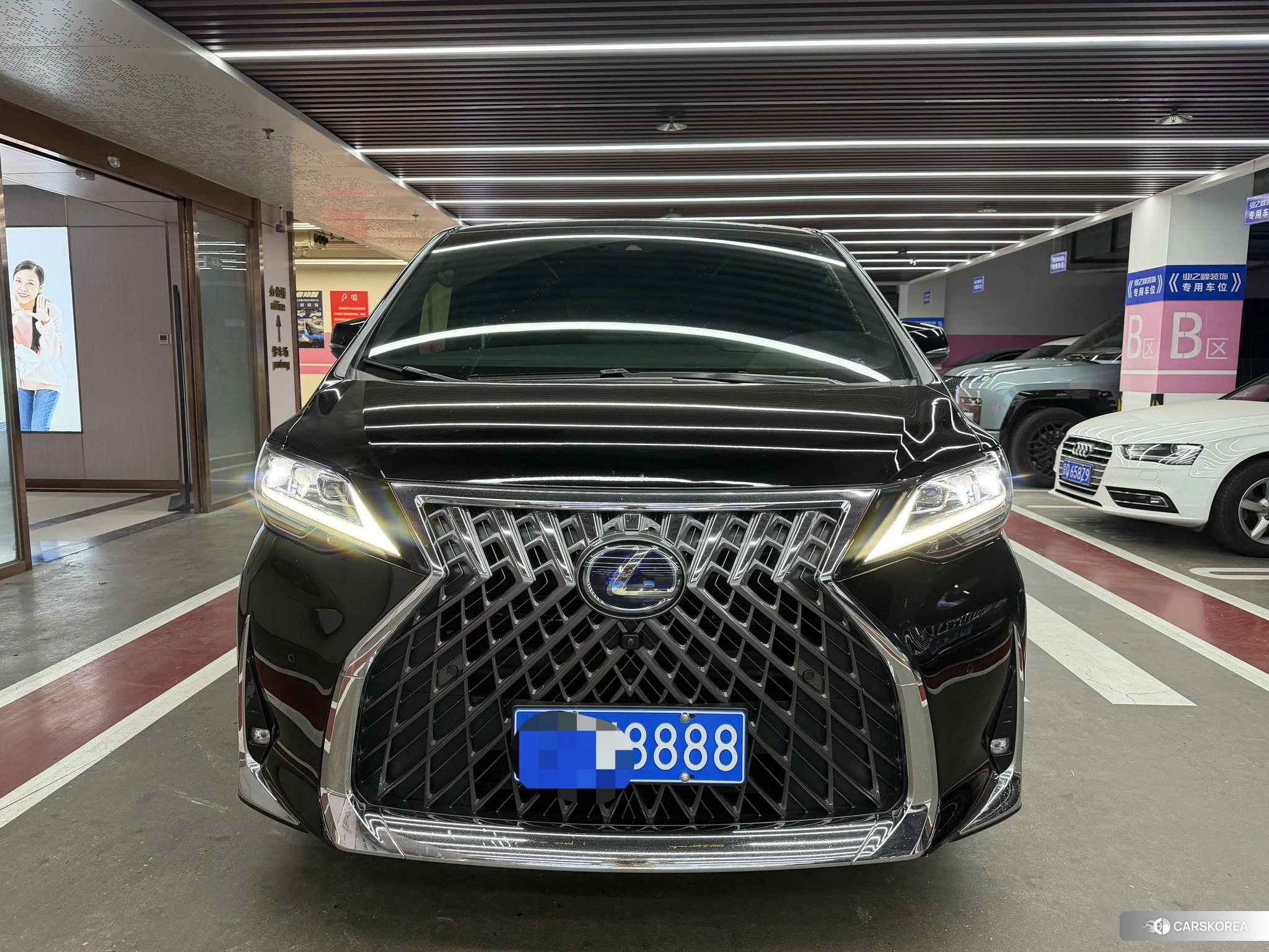 Lexus LM id 4492813 из Китая 8