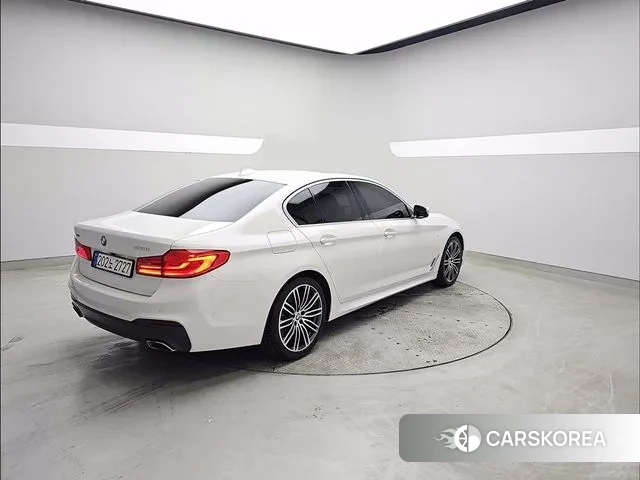 BMW 5 Series (G30) id 3396362 из Кореи 12