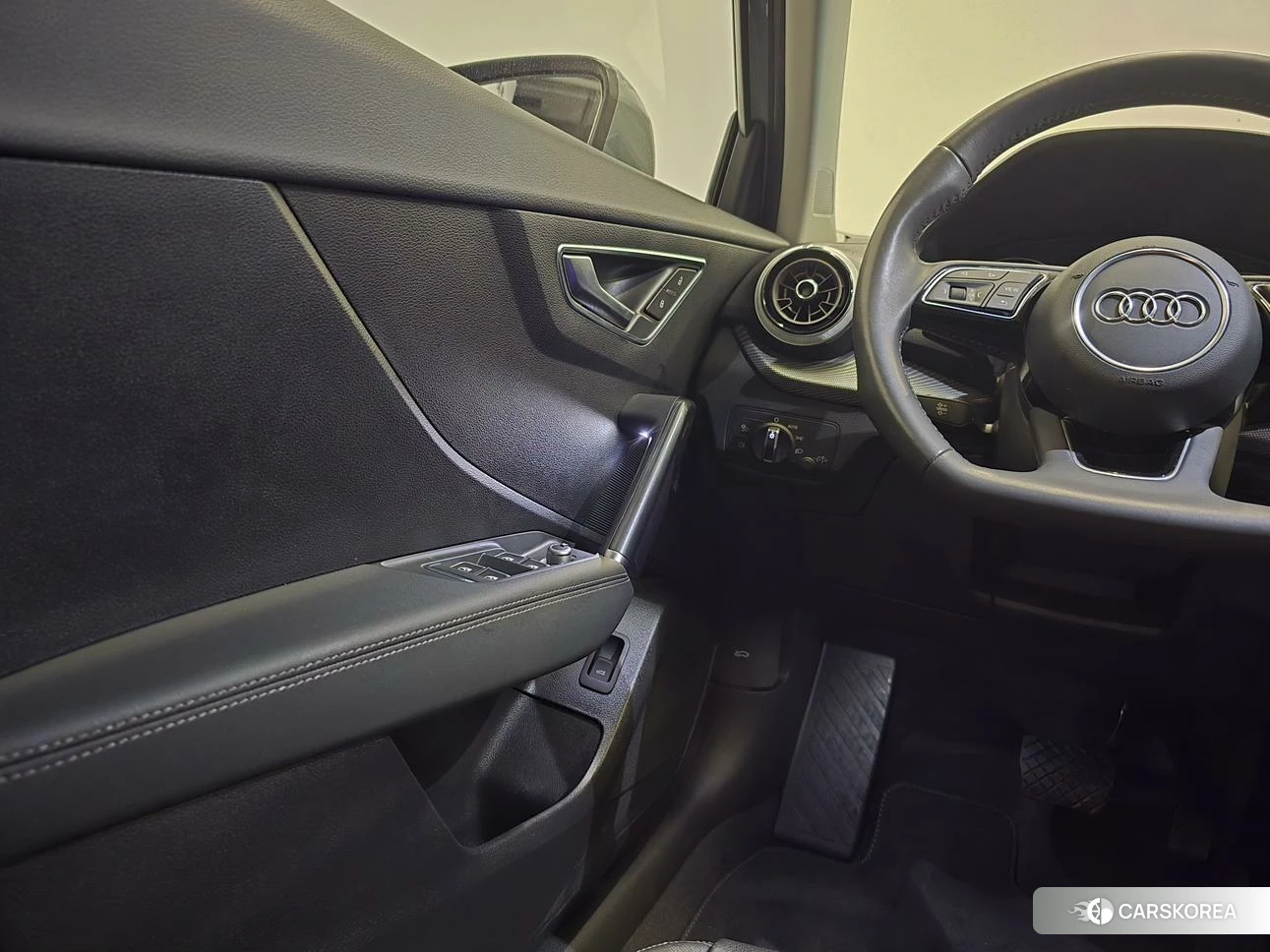 Audi Q2L id 4486323 из Китая 8
