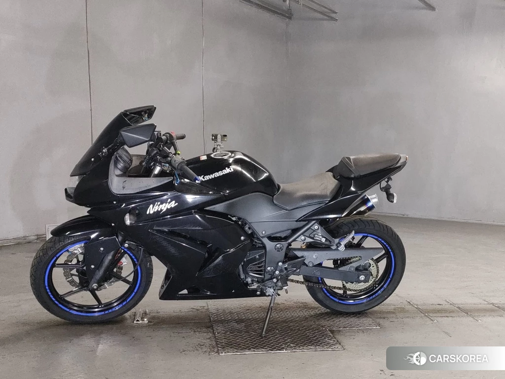 Проданный Kawasaki NINJA 250R 2010 из Японии, фото 2