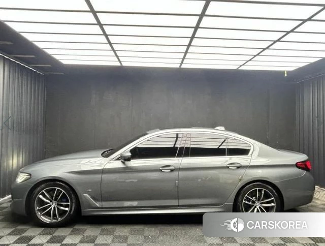 BMW 5 Series (G30) 2023 Серый из Кореи, фото 2