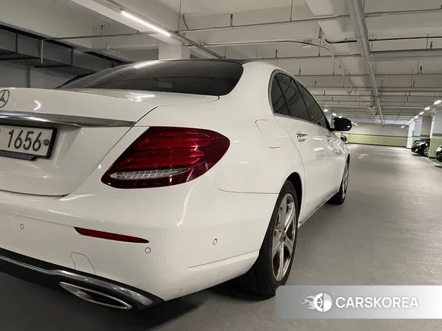 Mercedes-Benz E-Class W213 2018 Белый из Кореи, фото 2