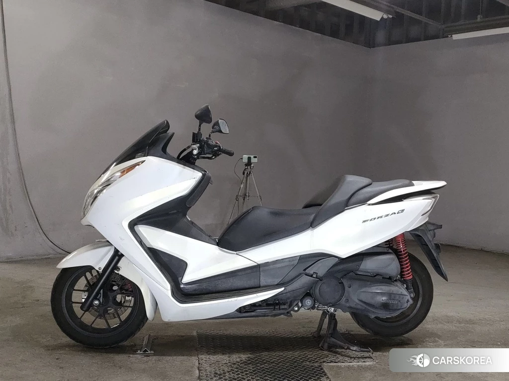 Проданный Honda FORZA 2013 из Японии