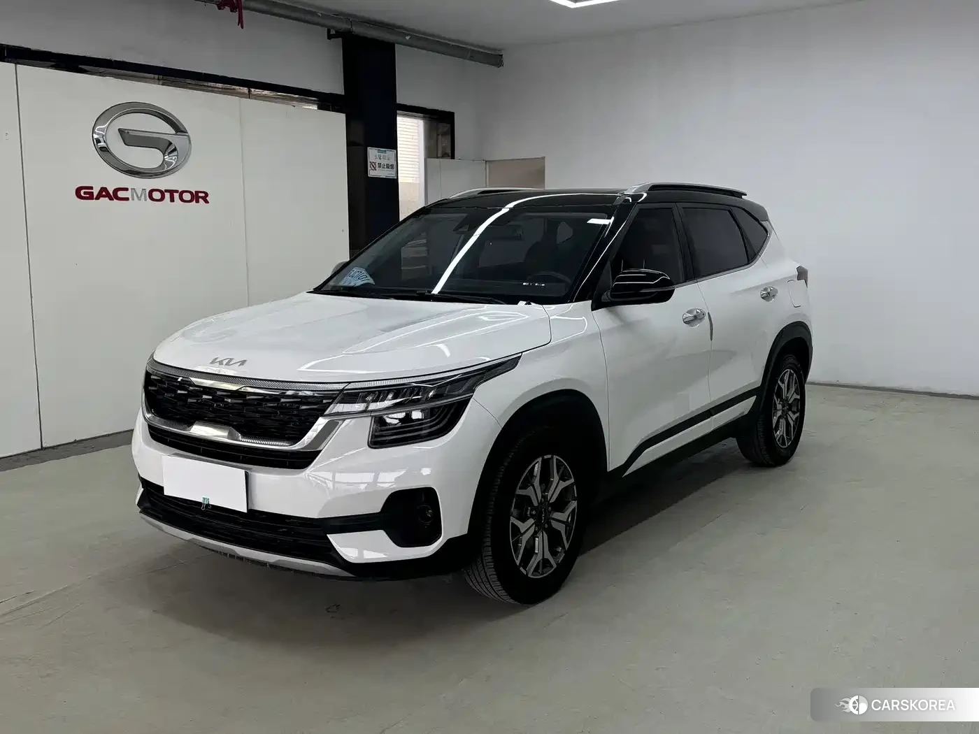 Kia KX3 proud run 2022 Белый из Китая, фото 2