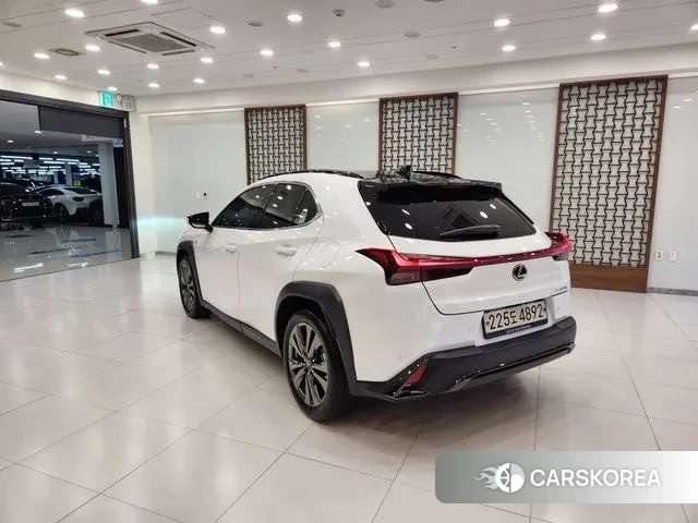 Lexus UX300h id 3658793 из Кореи 7