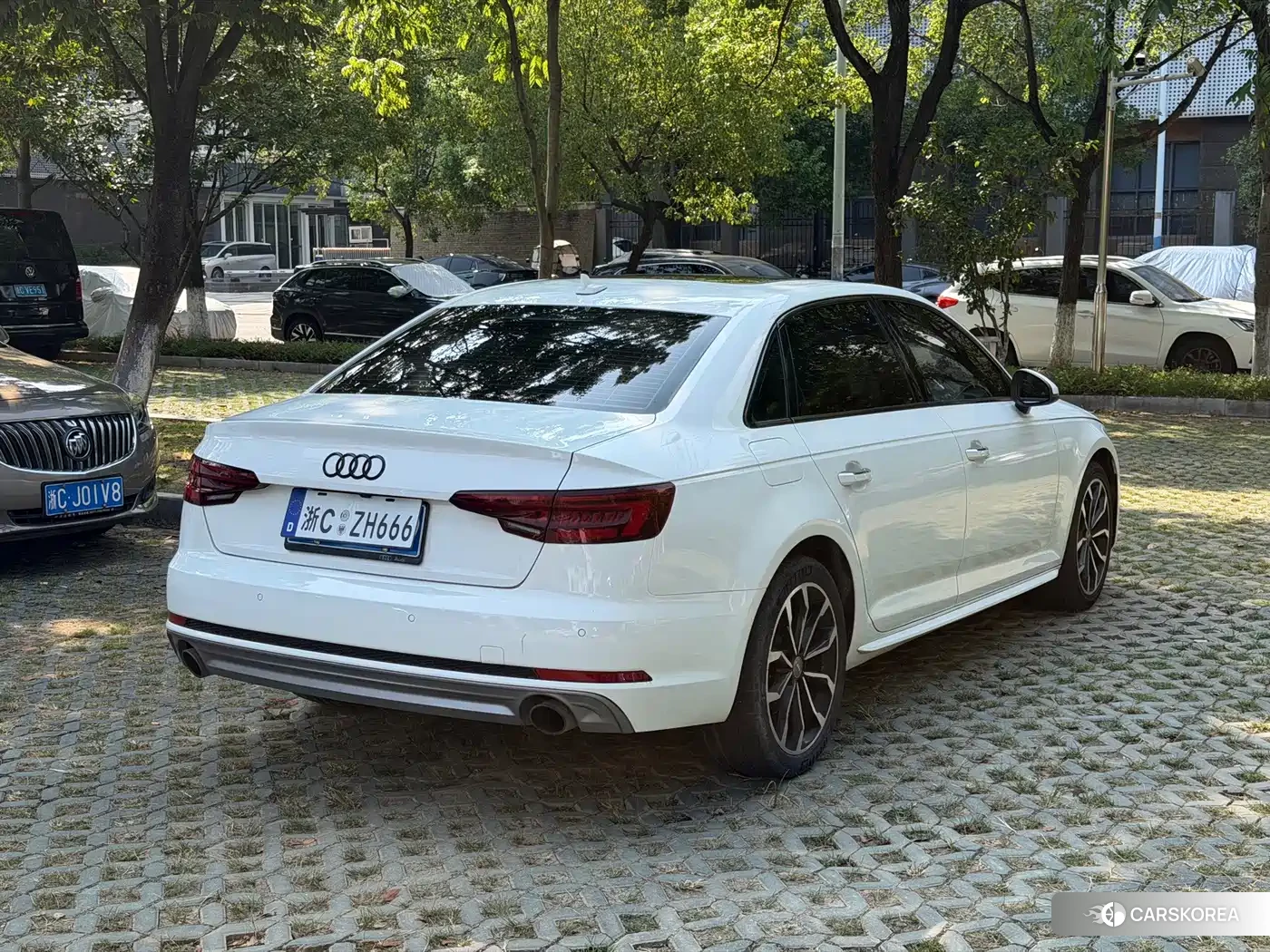 Audi A4L id 4680720 из Китая 12