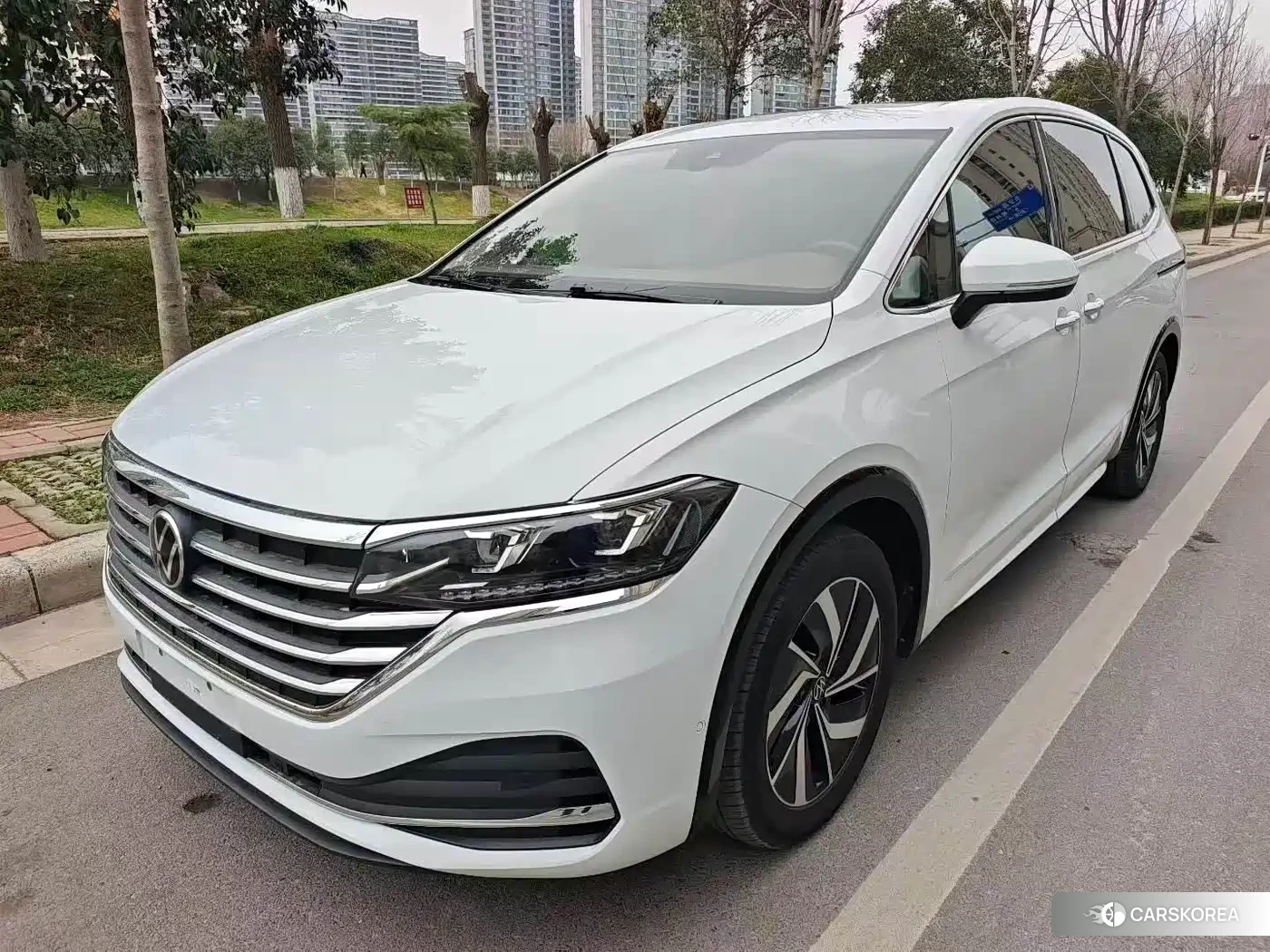 Volkswagen Viloran 2023 Белый из Китая, фото 2