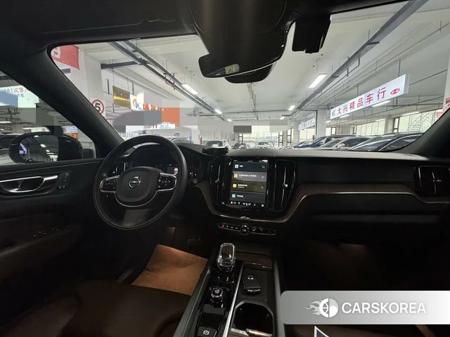 Volvo XC60 2022 Темно-серый из Китая, фото 2