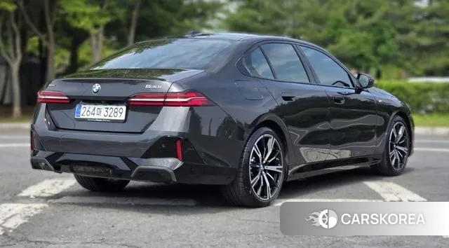 BMW 5 Series (G60) 2024 Серый из Кореи, фото 2