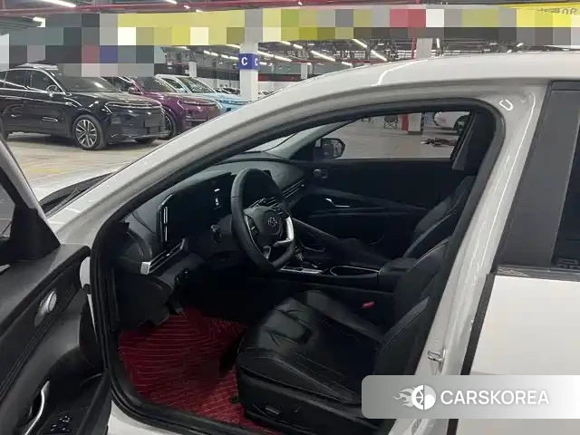 Hyundai Elantra 2023 Белый из Китая, фото 2