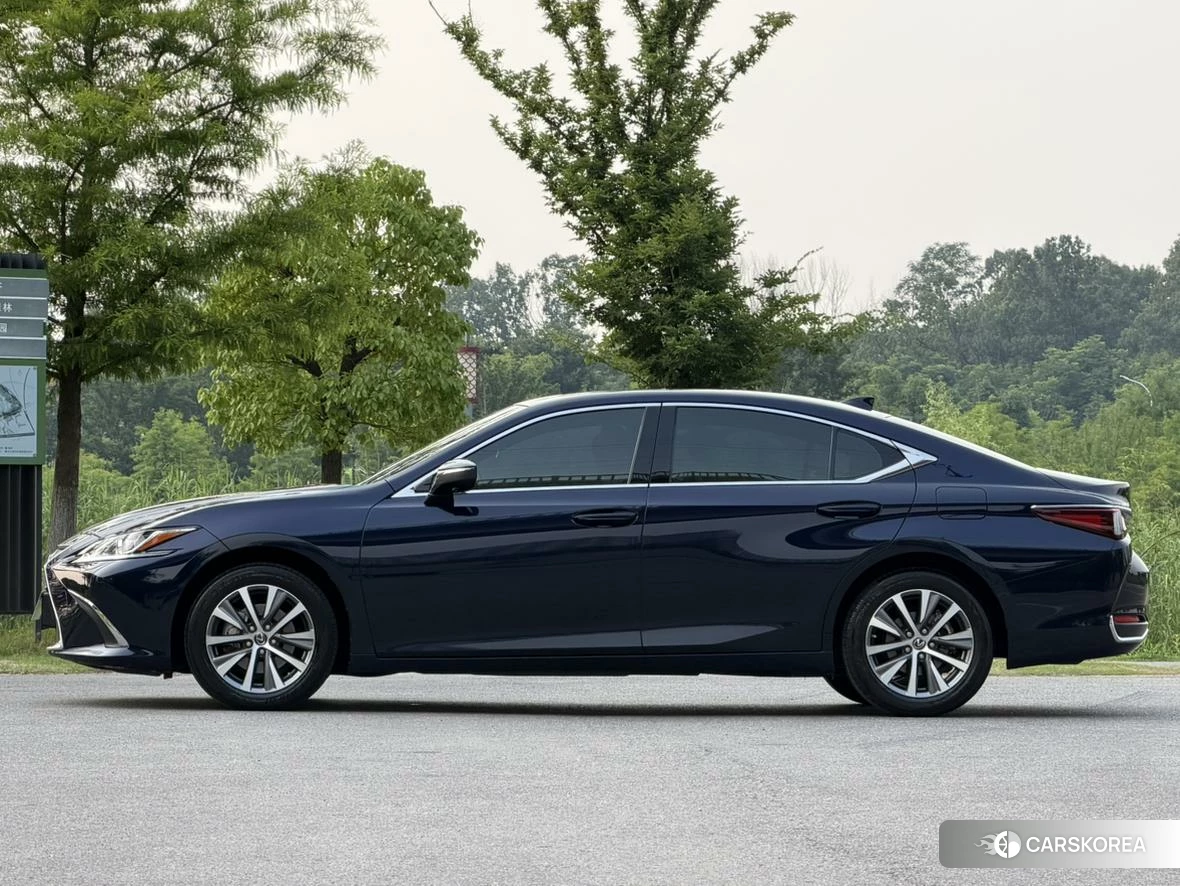 Lexus ES id 4512403 из Китая 12