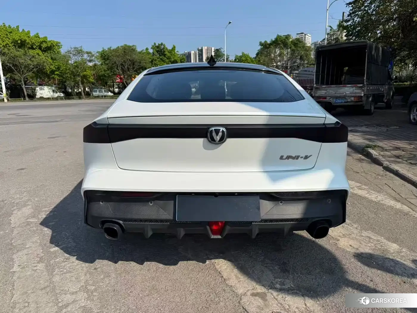 Chang'an Changan UNI-V 2023 Белый из Китая, фото 2