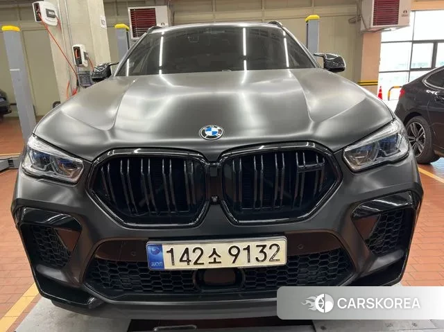 BMW X6M (G06) 2021 Черный из Кореи, фото 2