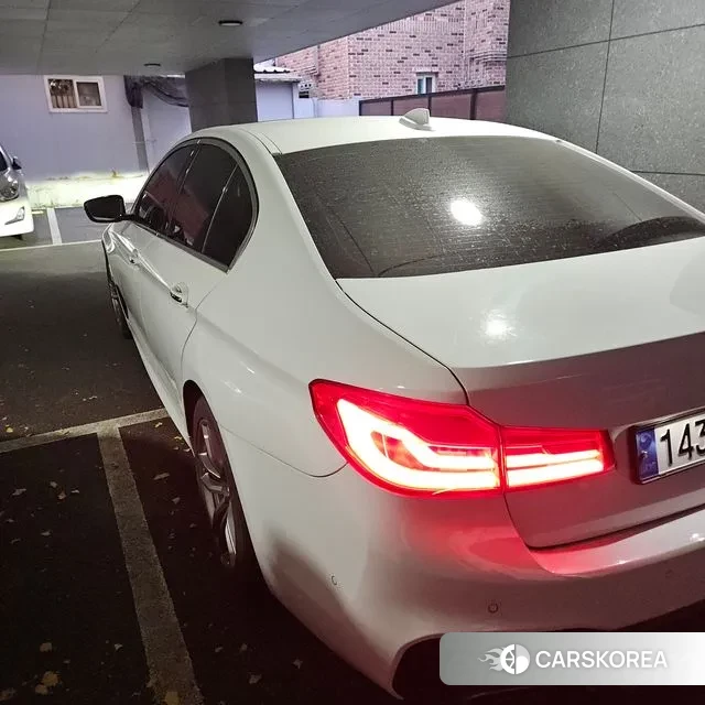 BMW 5 Series (G30) 2018 Белый из Кореи, фото 2