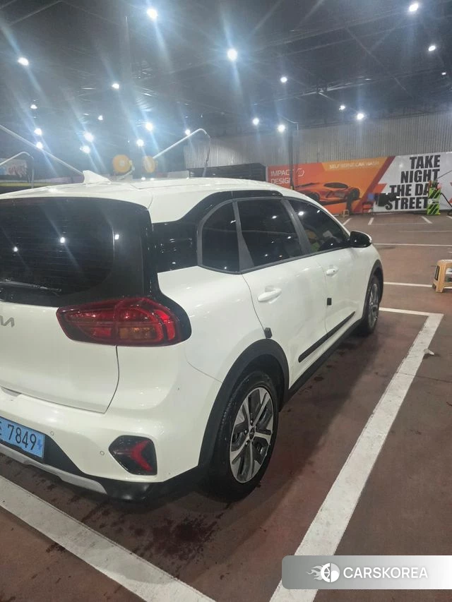 Kia Niro Plus 2022 Белый из Кореи, фото 2