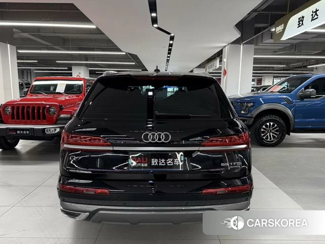 Audi Q7 2021 Черный из Китая, фото 2