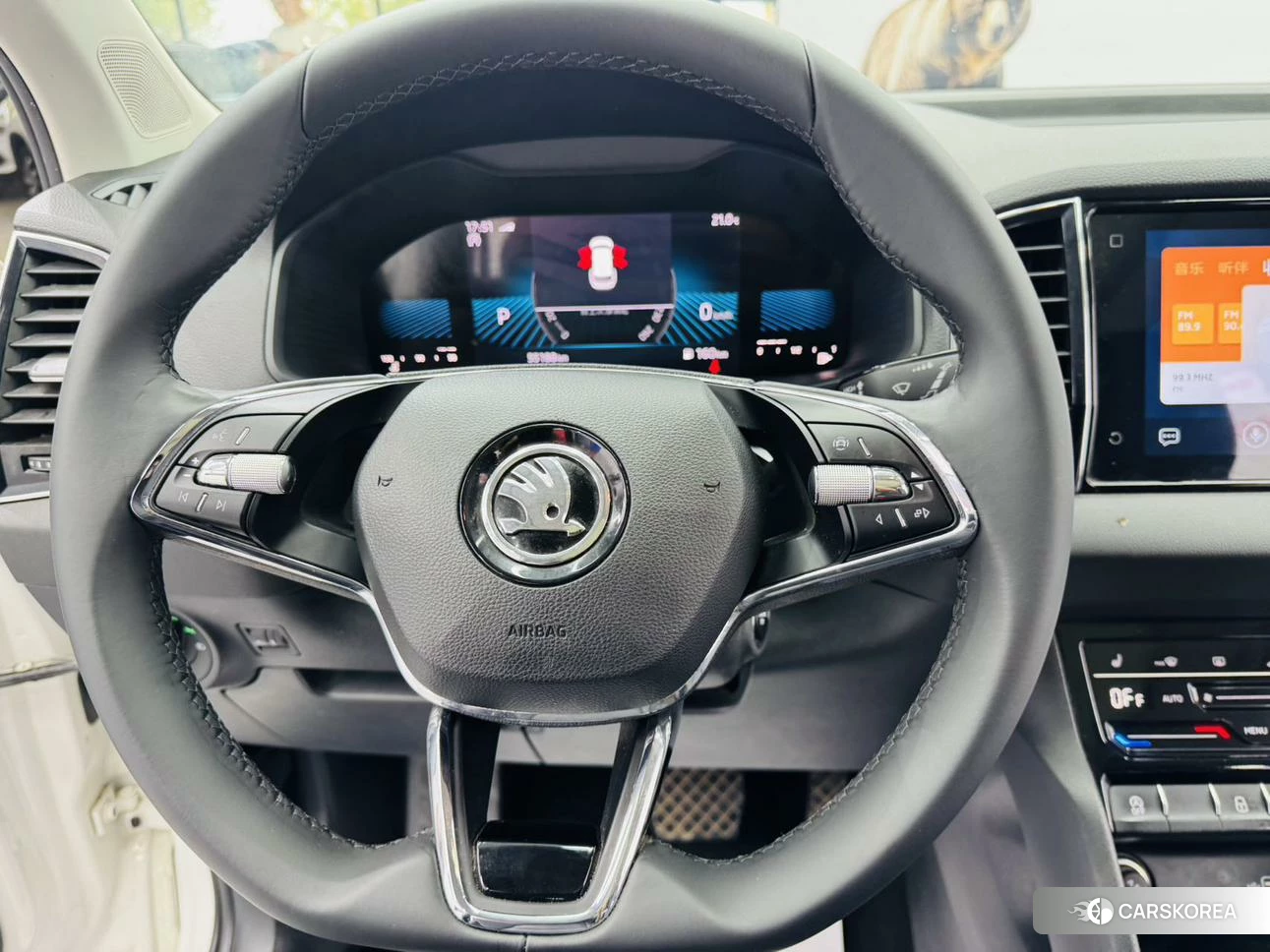 Skoda Krok 2023 Белый из Китая, фото 5
