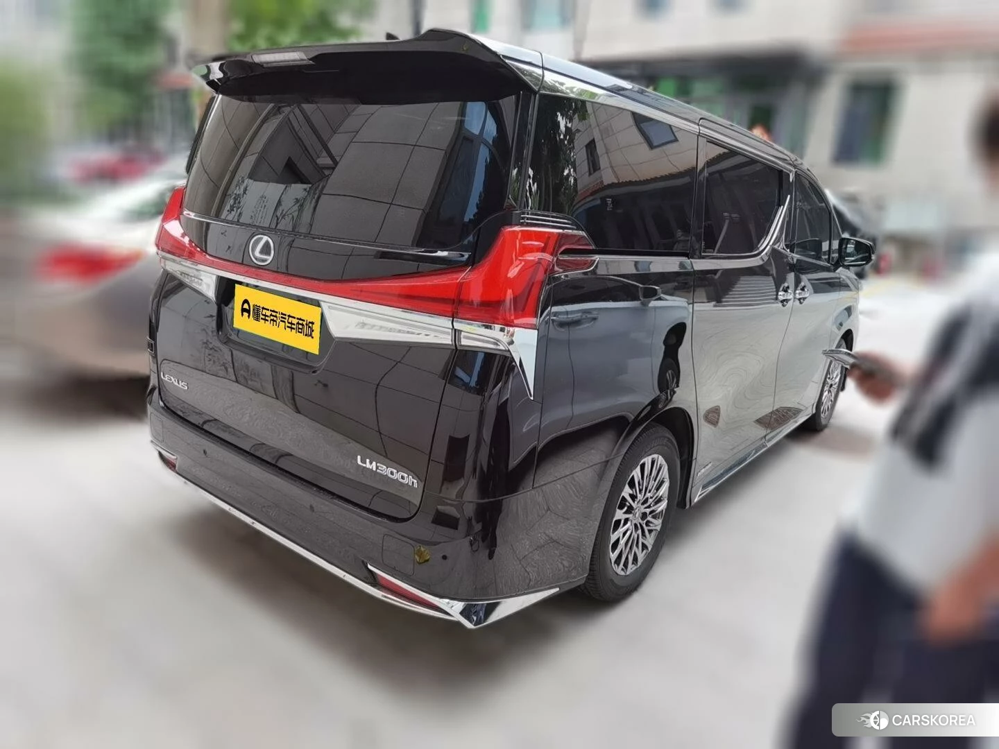 Lexus LM id 4468166 из Китая 12