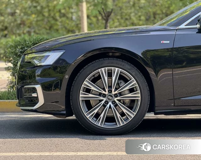 Audi A6L id 4301833 из Китая 12