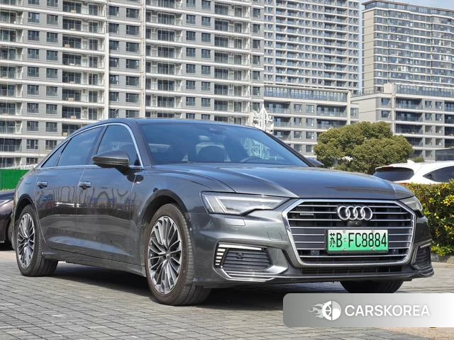 Audi A6L PHEV 2021 Темно-серый из Китая, фото 2
